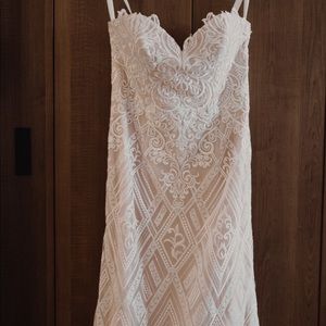 Lace wedding dress, Size 12 UNALTERED
